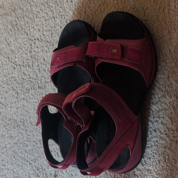 Clarks Springers Red And Black Comfort Ankle Strap Sandals Size 8 - Picture 6 of 9